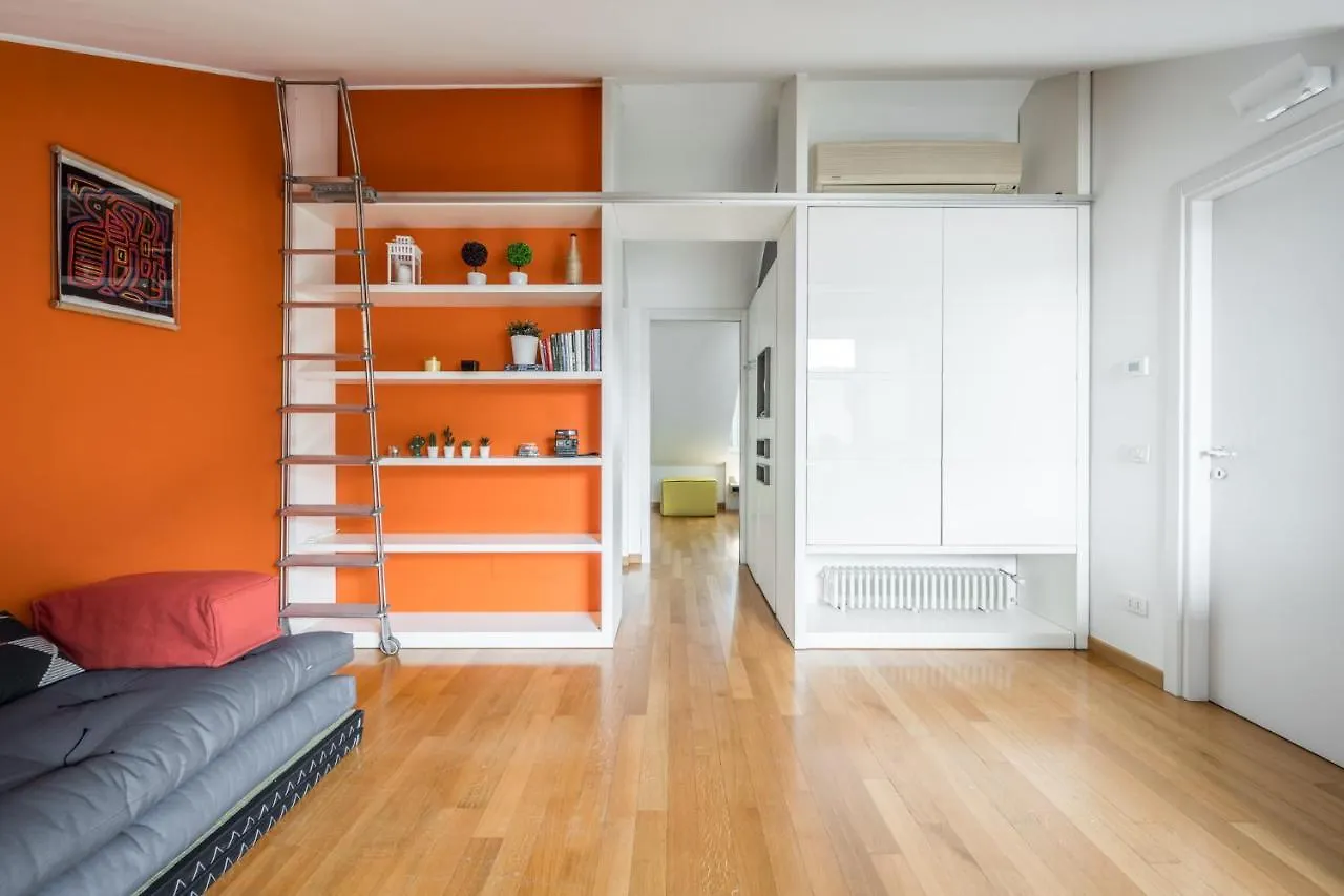 The Orange Attic - Navigli Area Apartment Milan Italy